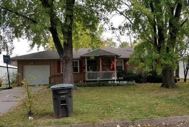 property at 1105 N Clay St