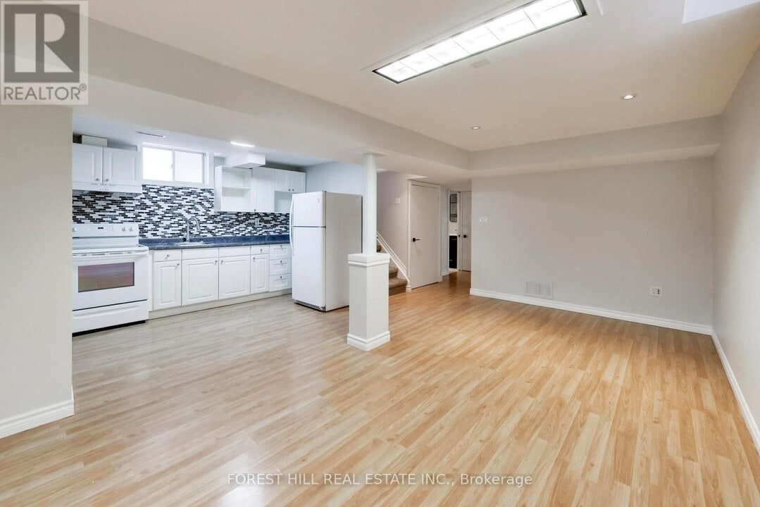 34 Violet St in Barrie, ON - Building Photo