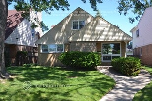 5240 Lee St in Skokie, IL - Building Photo
