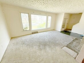 17104 Eldamere Ave in Cleveland, OH - Building Photo - Building Photo