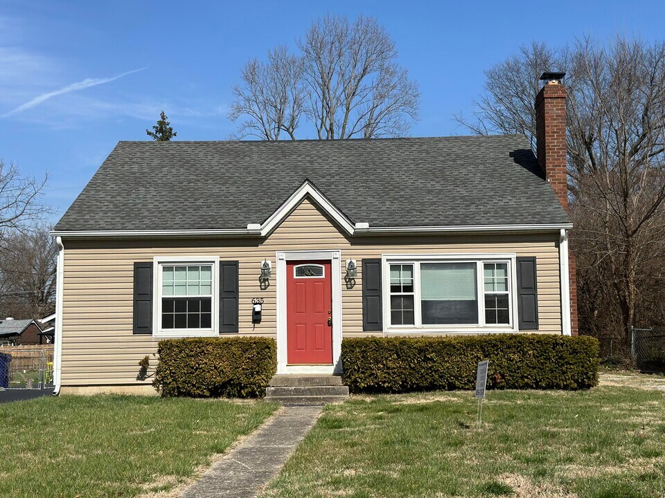 635 Longview Dr in Lexington, KY - Building Photo