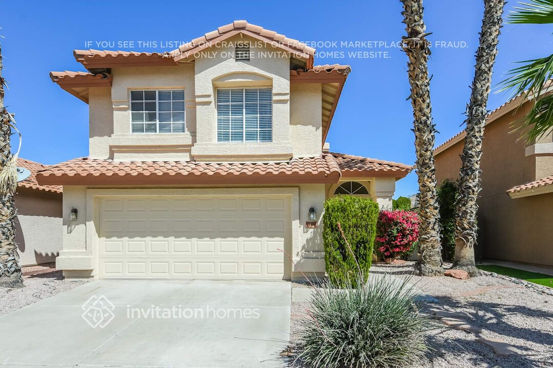 7704 W Oraibi Dr in Glendale, AZ - Foto de edificio