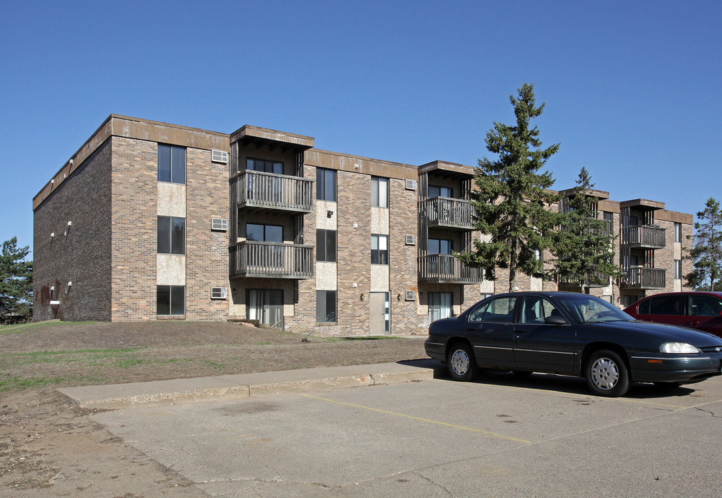 Elk Park Estates in Elk River, MN - Building Photo