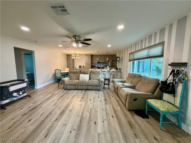 3032 SE Santa Barbara Pl in Cape Coral, FL - Building Photo - Building Photo