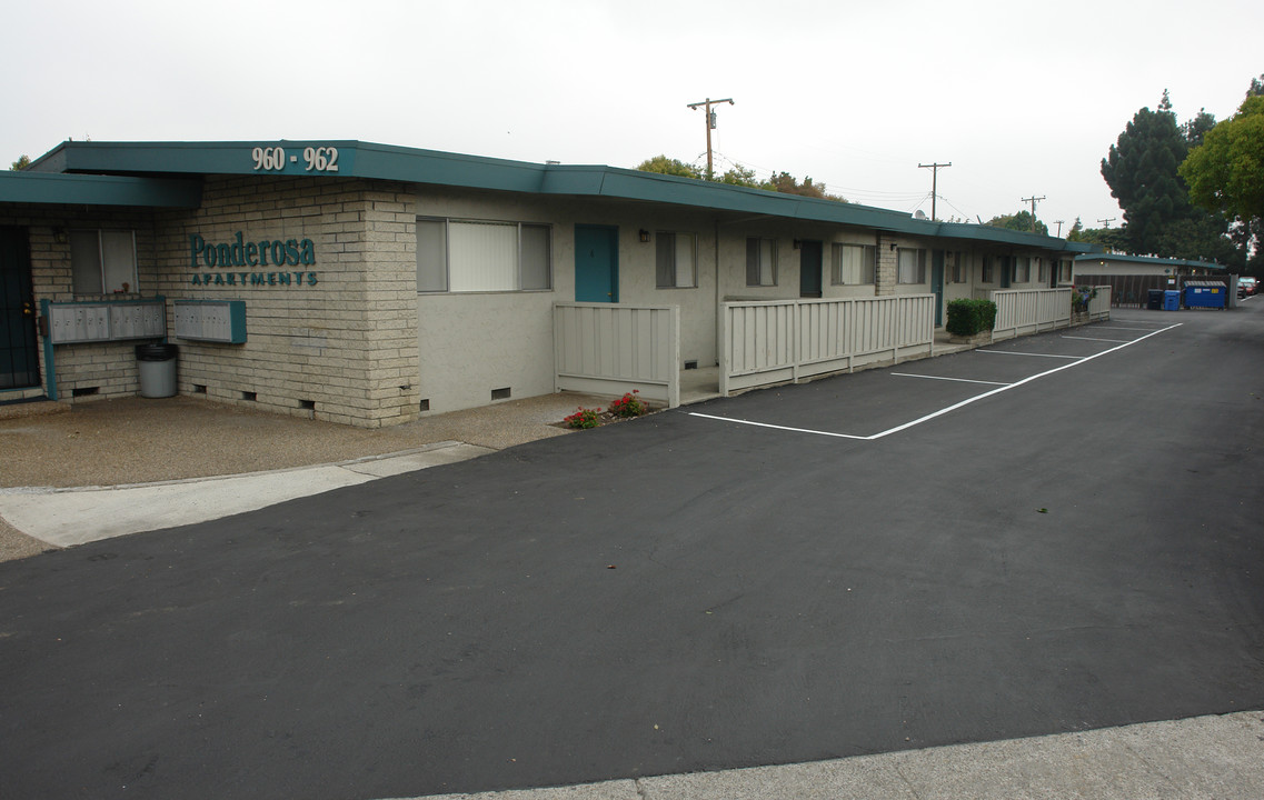 The Ponderosa Apartments in Sunnyvale, CA - Foto de edificio