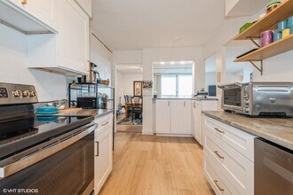 6007 N Sheridan Rd, Unit Malibu in Chicago, IL - Building Photo - Building Photo