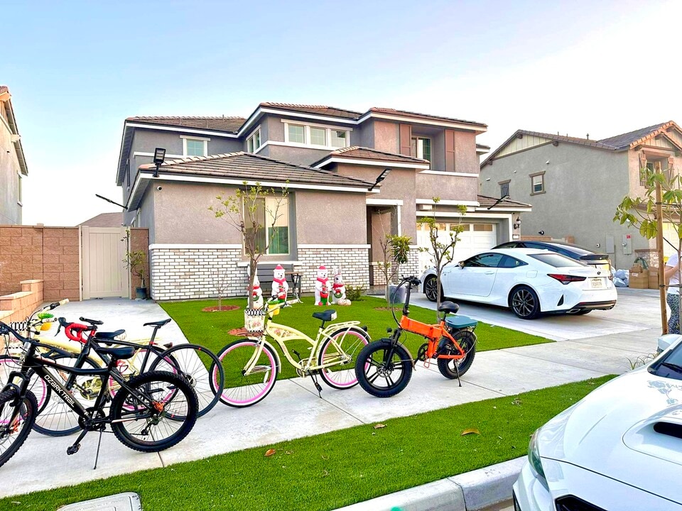 727 Torrey Ct in Perris, CA - Building Photo