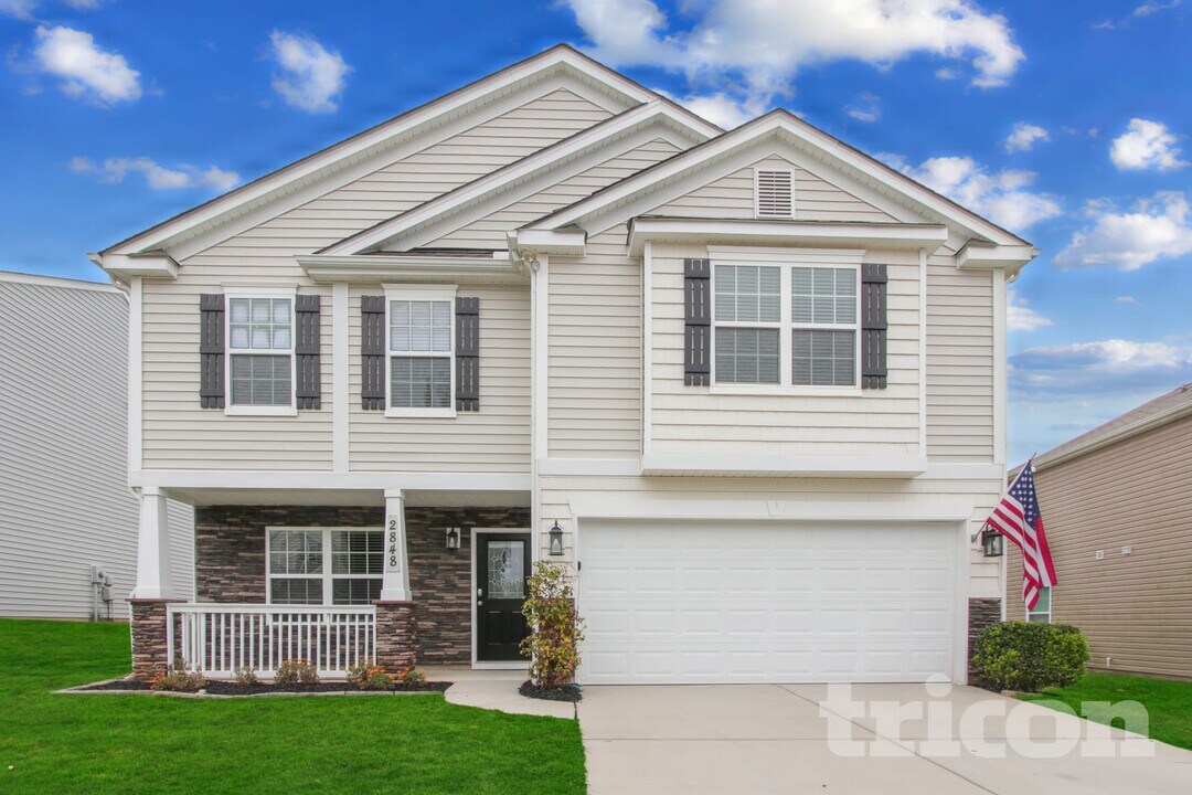 2848 Village Center Dr in Dallas, NC - Building Photo