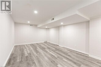 927 Teal Dr in Burlington, ON - Building Photo - Building Photo