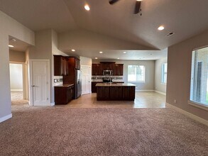 1129 N Oklahoma Pl in Kennewick, WA - Foto de edificio - Building Photo