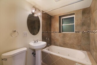 54 E 50th St in Chicago, IL - Foto de edificio - Building Photo