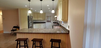 102 Laird Rd in Swan Lake, NY - Building Photo - Building Photo