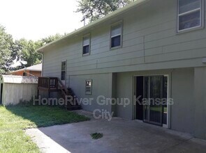 5410 NE Meadowbrook Rd in Kansas City, MO - Building Photo - Building Photo