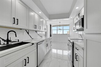 100 Golden Isles Dr in Hallandale Beach, FL - Building Photo - Building Photo