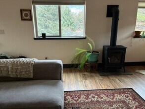 1248 NW Elgin Ave in Bend, OR - Building Photo - Building Photo