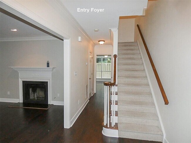 99 Mt Vernon Cir in Dunwoody, GA - Building Photo - Building Photo