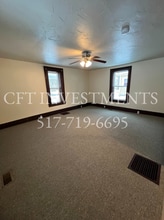 724 N Cochran Ave in Charlotte, MI - Foto de edificio - Building Photo