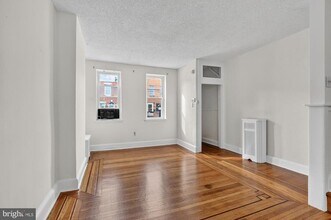 2343 E Huntingdon St in Philadelphia, PA - Building Photo - Building Photo