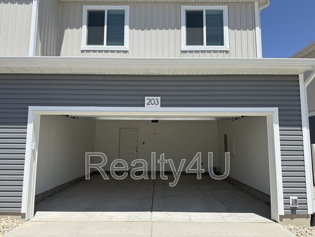 203 E Arcade Dr in Saratoga Springs, UT - Foto de edificio - Building Photo
