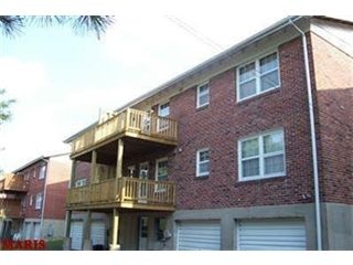 Four Seasons Apartments in Chesterfield, MO - Building Photo - Building Photo