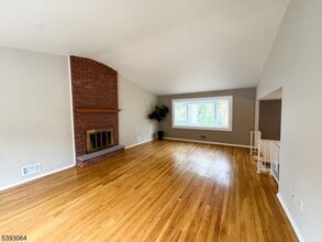 9 Celtic Way in Parsippany Troy Hills, NJ - Building Photo - Building Photo