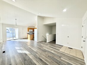 1952 E 11th St in Loveland, CO - Building Photo - Building Photo