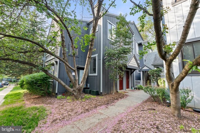 33 Windbrooke Cir in Gaithersburg, MD - Building Photo - Building Photo