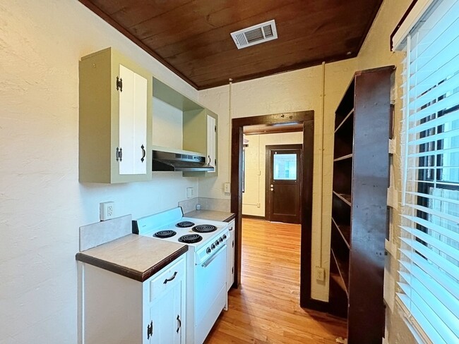 878 Kenmore Ave in Baton Rouge, LA - Building Photo - Building Photo