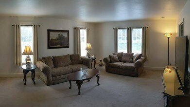 8 Prospect Ter in Cortland, NY - Foto de edificio - Building Photo