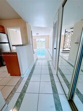 8595 Sunrise Lakes Blvd in Sunrise, FL - Building Photo - Building Photo