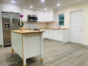 6781 Grace Ln in Jacksonville, FL - Foto de edificio - Building Photo