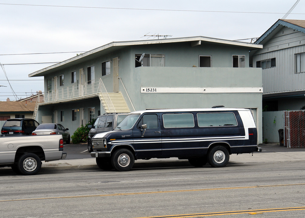 15231 Prairie Ave in Lawndale, CA - Foto de edificio