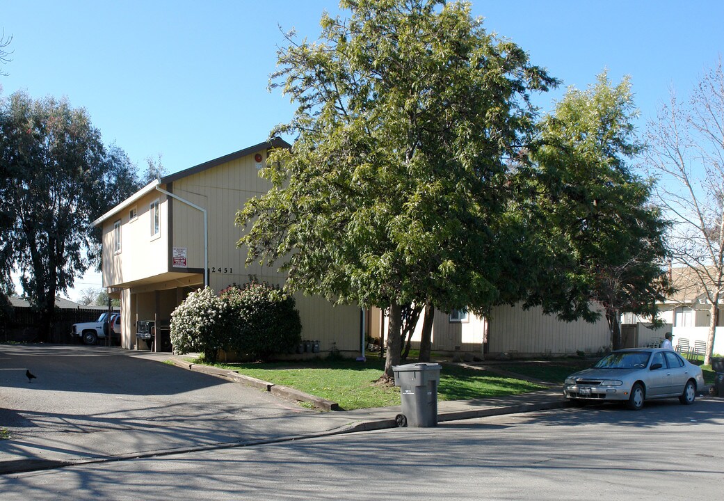 2451 Kenton Ct in Santa Rosa, CA - Building Photo