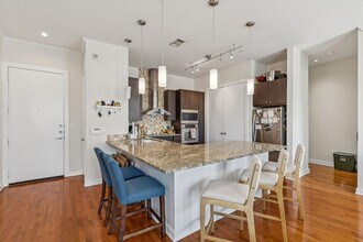 2950 McKinney Ave, Unit 424 in Dallas, TX - Building Photo - Building Photo