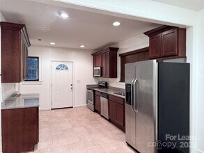 424 Woodvale Pl in Charlotte, NC - Building Photo - Building Photo