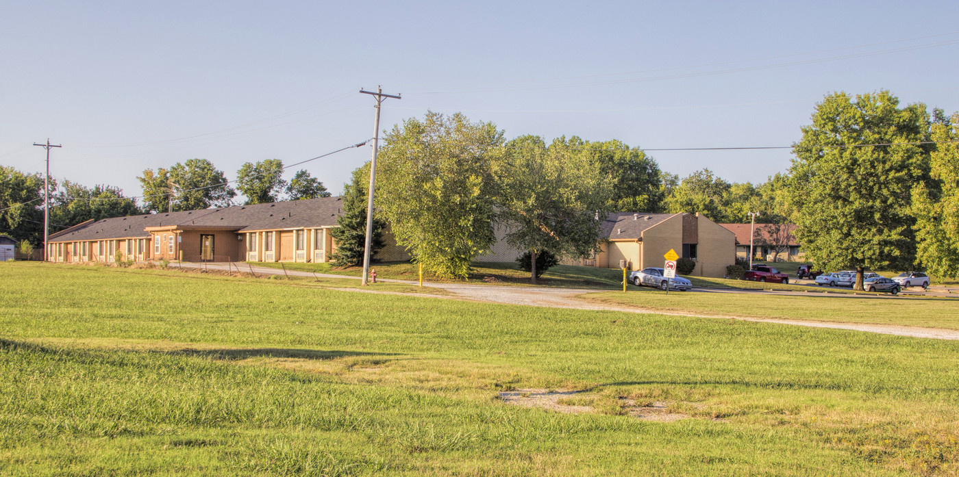 Pleasantwood Apartments in Mt Pleasant, TN - Building Photo