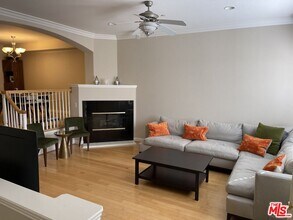 717 E Olive Ave in Burbank, CA - Building Photo - Building Photo