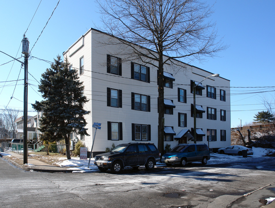 2 Denman Pl in Irvington, NJ - Foto de edificio