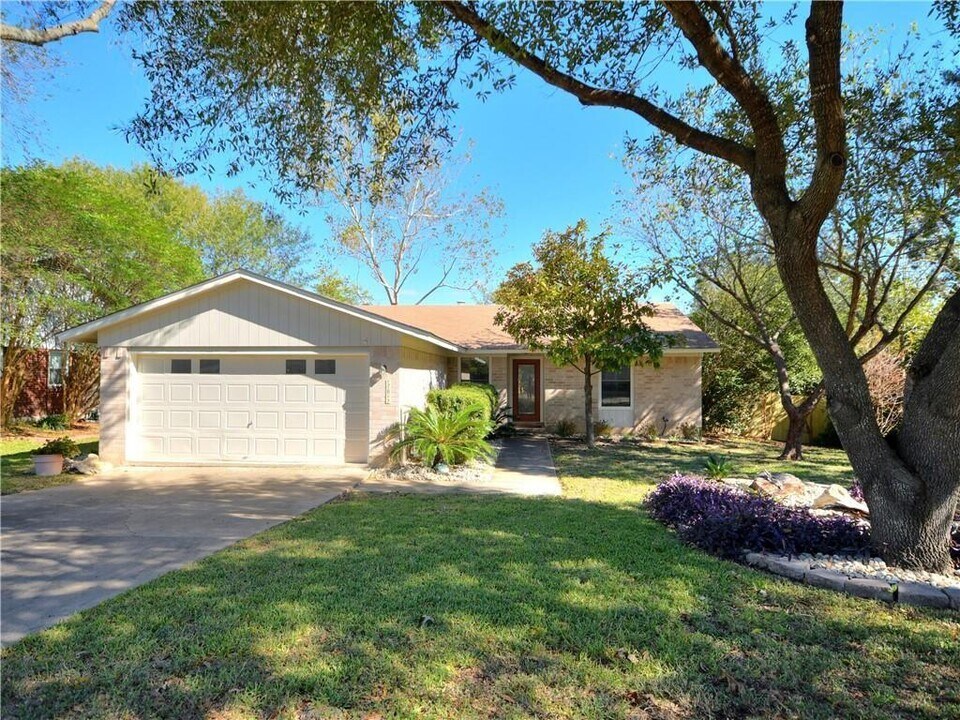 505 Pigeon Forge Rd in Pflugerville, TX - Foto de edificio