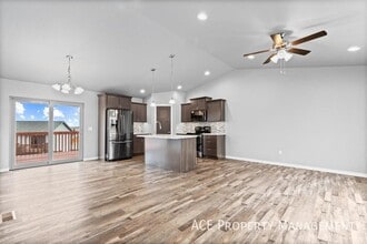 304 Giants Dr in Rapid City, SD - Building Photo - Building Photo