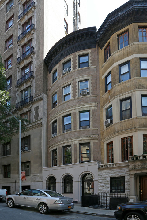 302 W 78th St in New York, NY - Building Photo