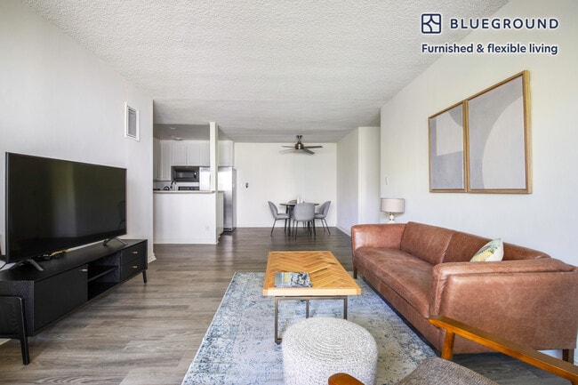 219 S Barrington Ave in Los Angeles, CA - Foto de edificio - Building Photo