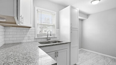 1065 E Cross St in Ypsilanti, MI - Building Photo - Building Photo