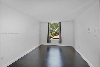 12340 SW 20th Ter in Miami, FL - Building Photo - Building Photo