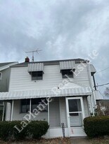 1421 N Ravine Pkwy in Toledo, OH - Building Photo