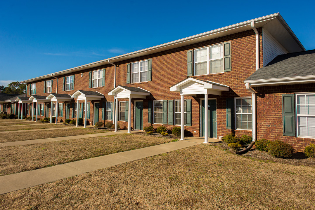 Oakview Apartments in Athens, AL - Building Photo