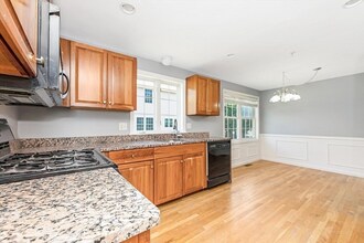 1005 Trapelo Rd in Waltham, MA - Foto de edificio - Building Photo