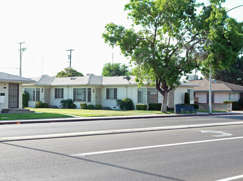 2432 N 1st St in Fresno, CA - Building Photo