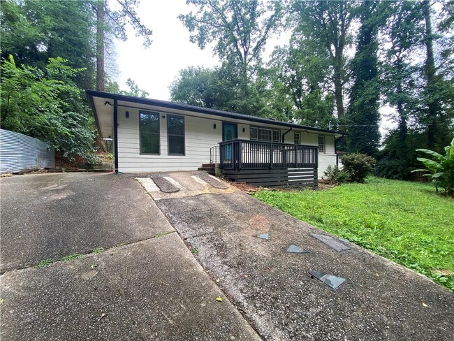 105 Paris Ln in Marietta, GA - Foto de edificio - Building Photo