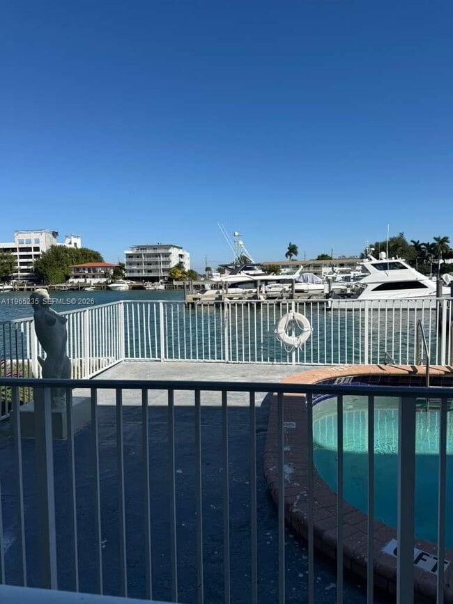 7917 West Dr in North Bay Village, FL - Building Photo - Building Photo